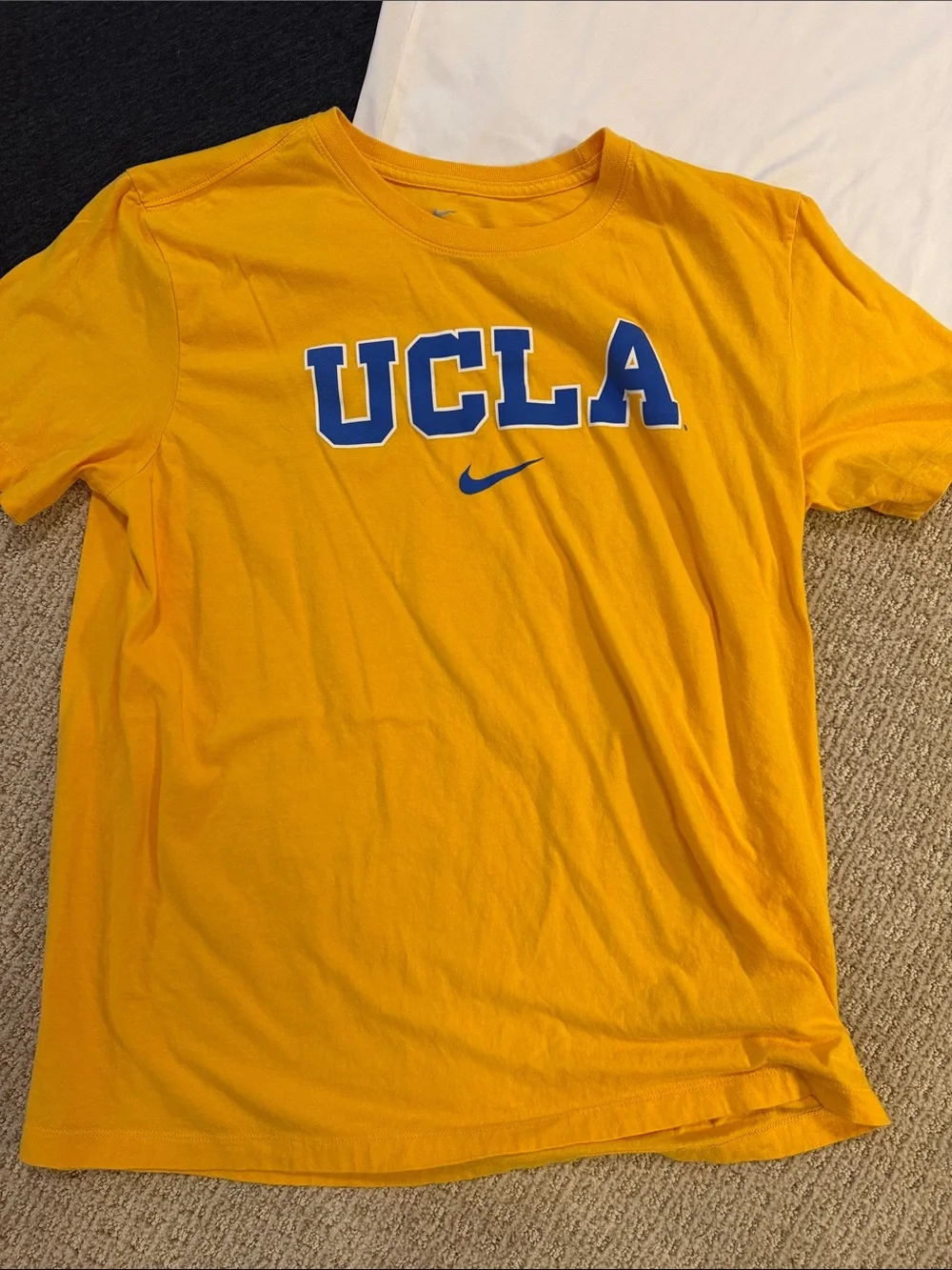 Men’s UCLA lot of 2 tshirts Blue 84 Nike & Under Armour polo sz Large